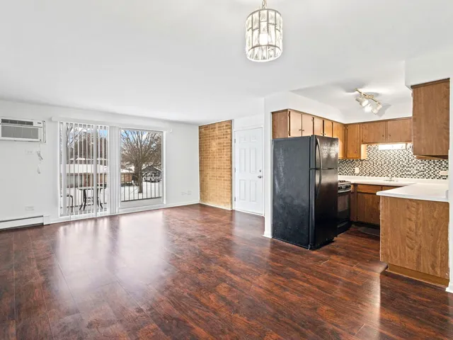 $145,000 | 10606 South Depot Street, Unit 1A, Worth, IL 60482