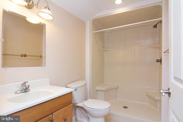 2125 Folkstone Road Lutherville-Timonium, MD 21093 - Photo 15 of 30 Primary Bedroom Bath