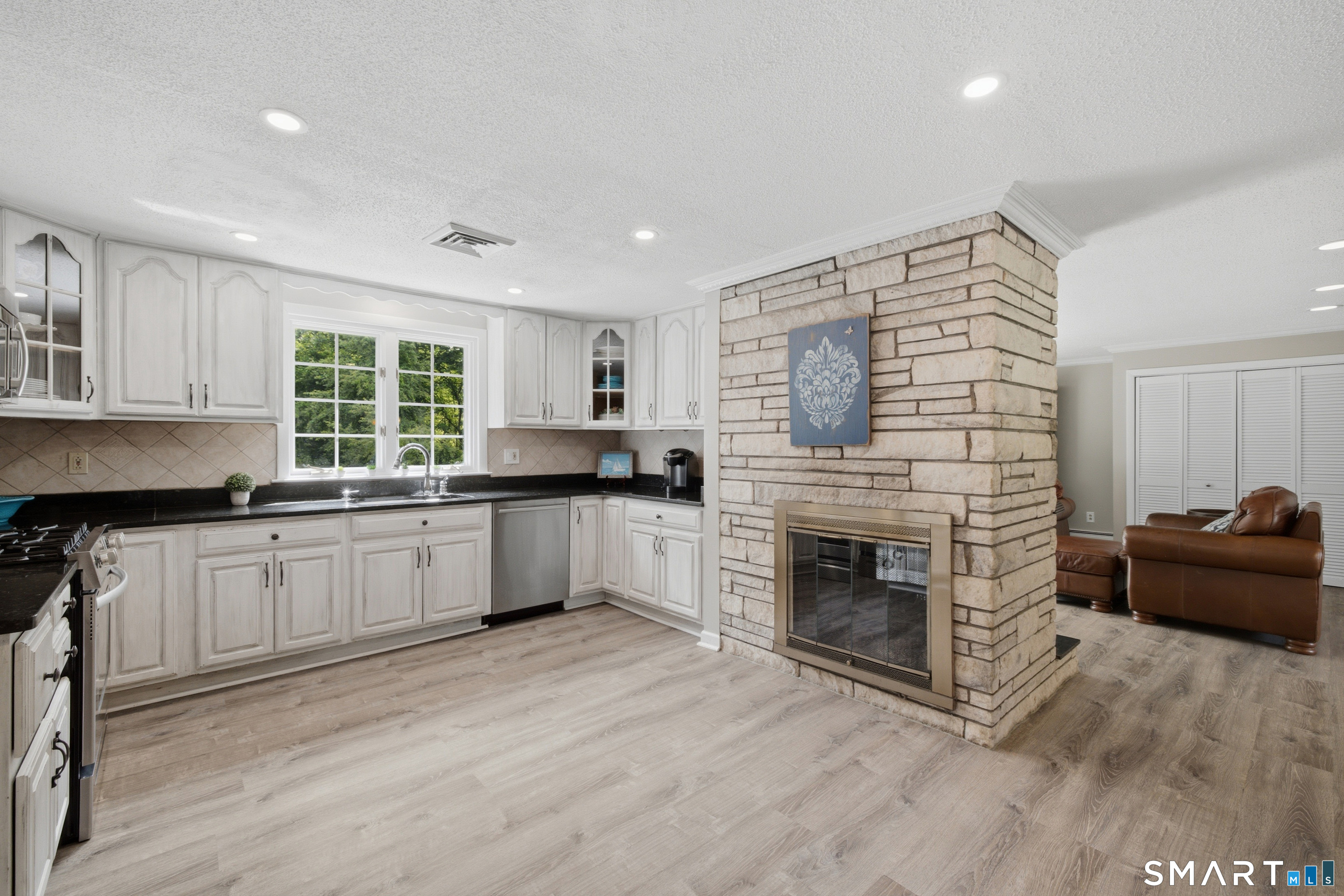 36 Willowbrook Road West Hartford, CT 06107 - Photo 6 of 38