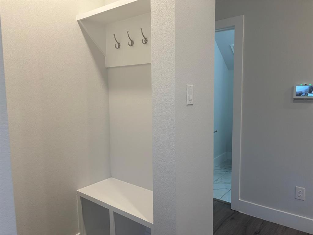 825 West Mayfield Road, Unit 224 Arlington, TX 76015 - Photo 11 of 25 a bathroom with a sink