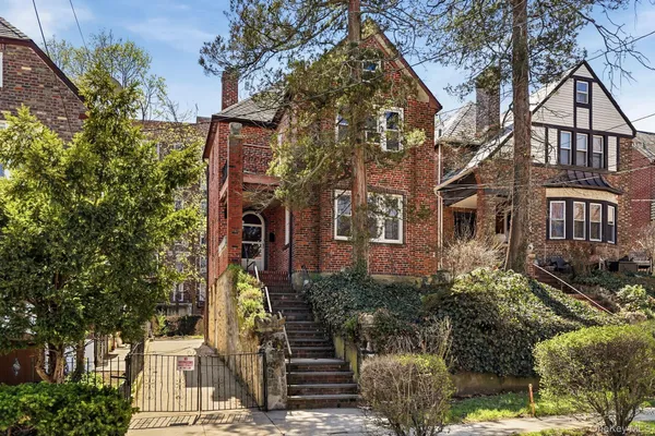 $875,000 | 232 West 259th Street | North Riverdale