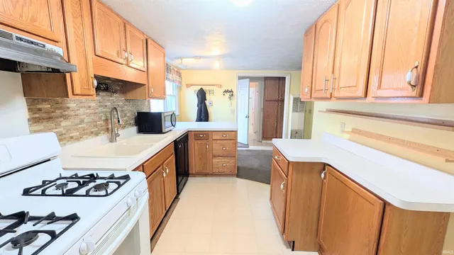 $145,000 | 10548 Fairview Avenue, Osceola, IN 46561