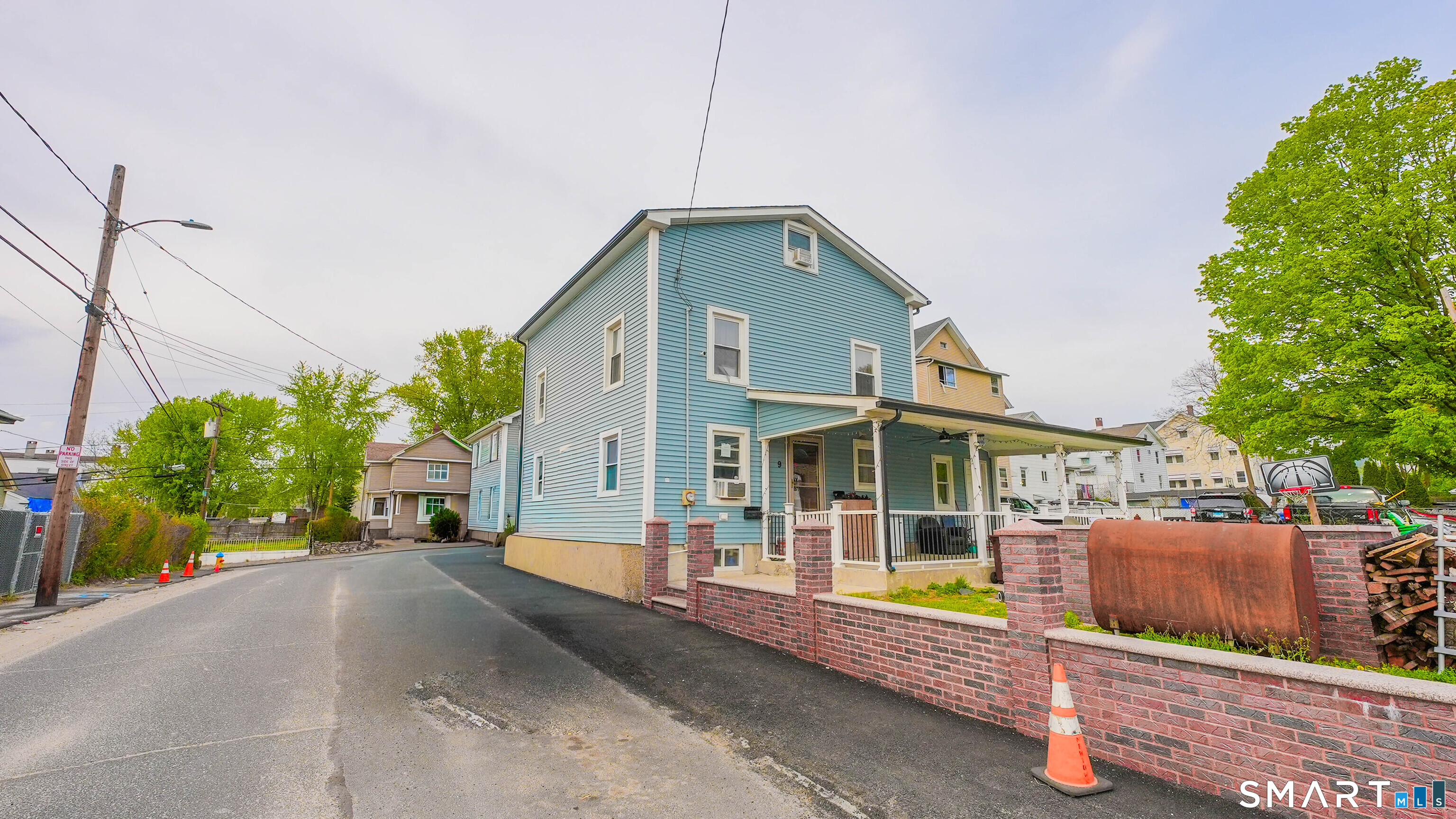 9 Ridge Street Waterbury, CT 06706 - Photo 3 of 39