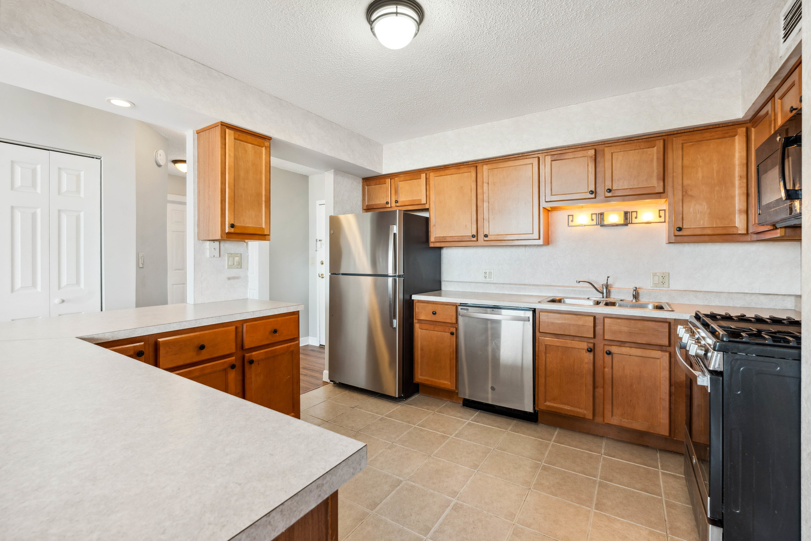 8801 West Golf Road, Unit 7G Niles, IL 60714 - Photo 8 of 24 Gallery Image 8