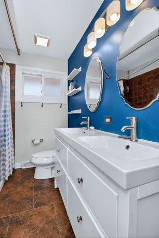 $324,900 | 212 Hill Avenue, North Aurora, IL 60542