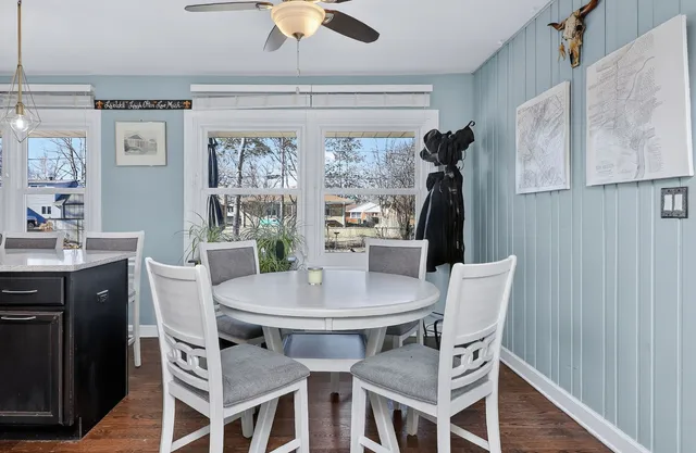 $324,900 | 212 Hill Avenue, North Aurora, IL 60542