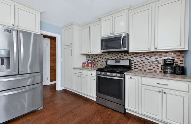 $324,900 | 212 Hill Avenue, North Aurora, IL 60542