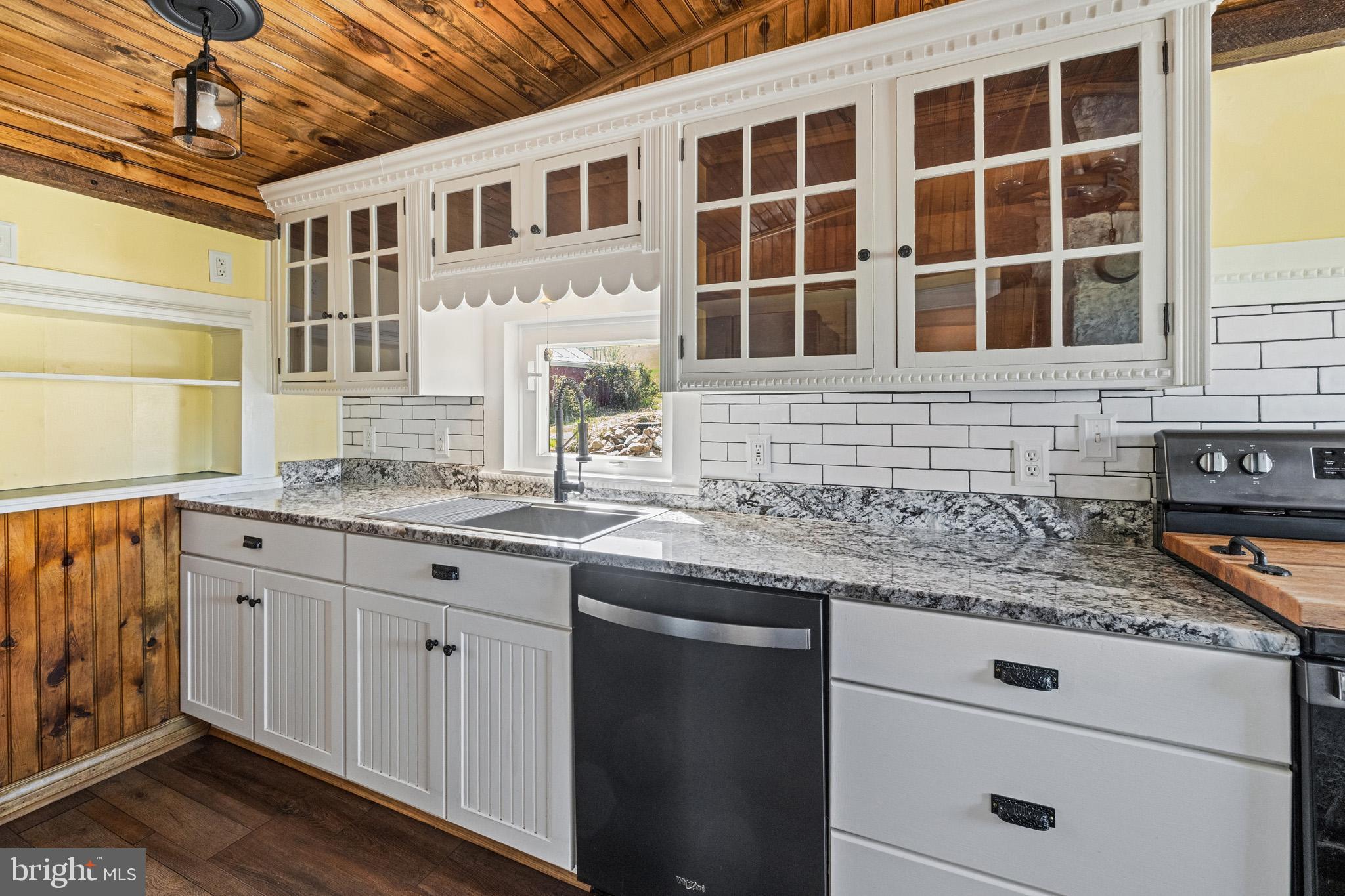 989 Swover Creek Road Edinburg, VA 22824 - Photo 39 of 132 Kitchen