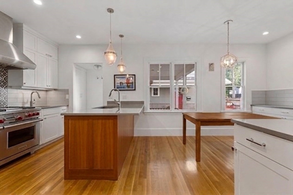 191 Davis Avenue Brookline, MA 02445 - Photo 4 of 21
