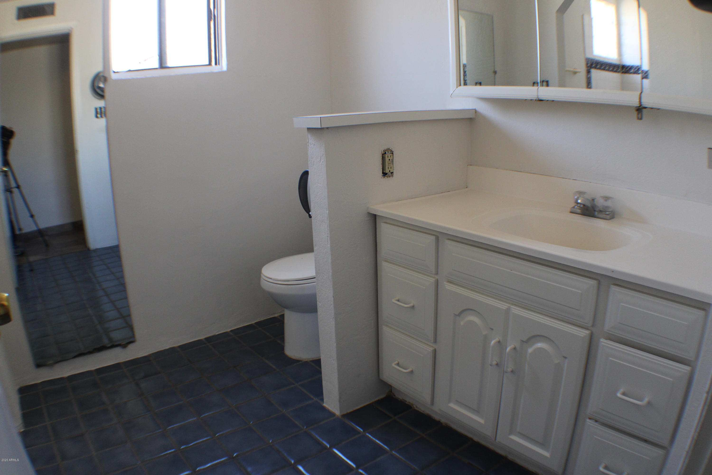 445 East Roeser Road Phoenix, AZ 85040 - Photo 8 of 15 IMG_1632