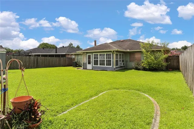 $199,500 | 2121 Sugarloaf Drive, Harvey, LA 70058