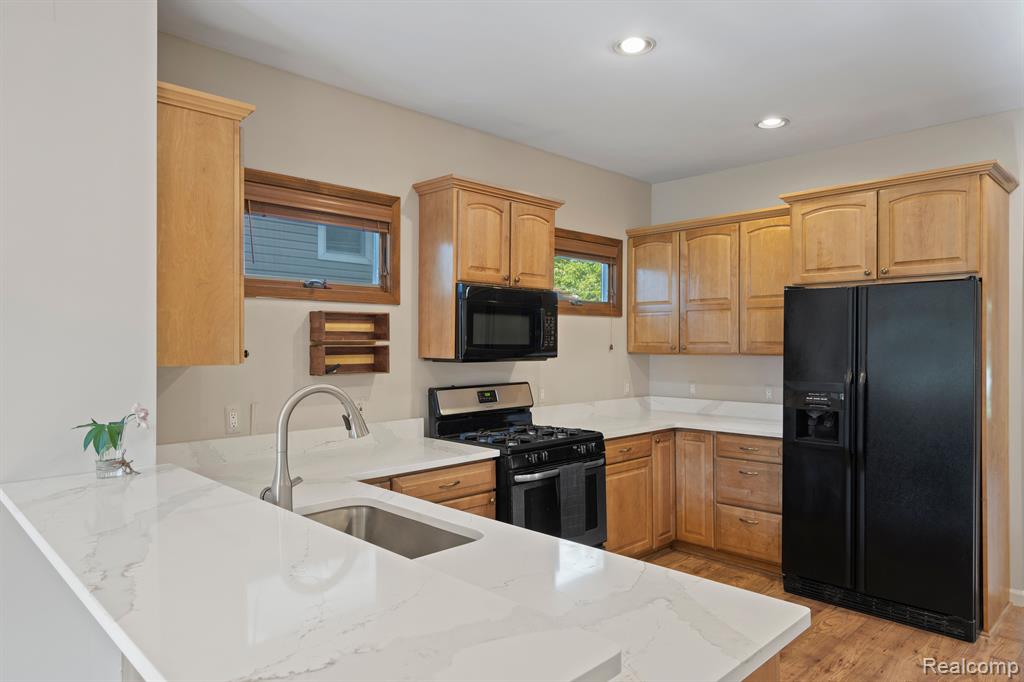 403 Taylor Avenue Rochester, MI 48307 - Photo 14 of 34