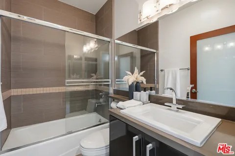 $1,099,000 | 1744 Granville Avenue, Unit 105, Los Angeles, CA 90025
