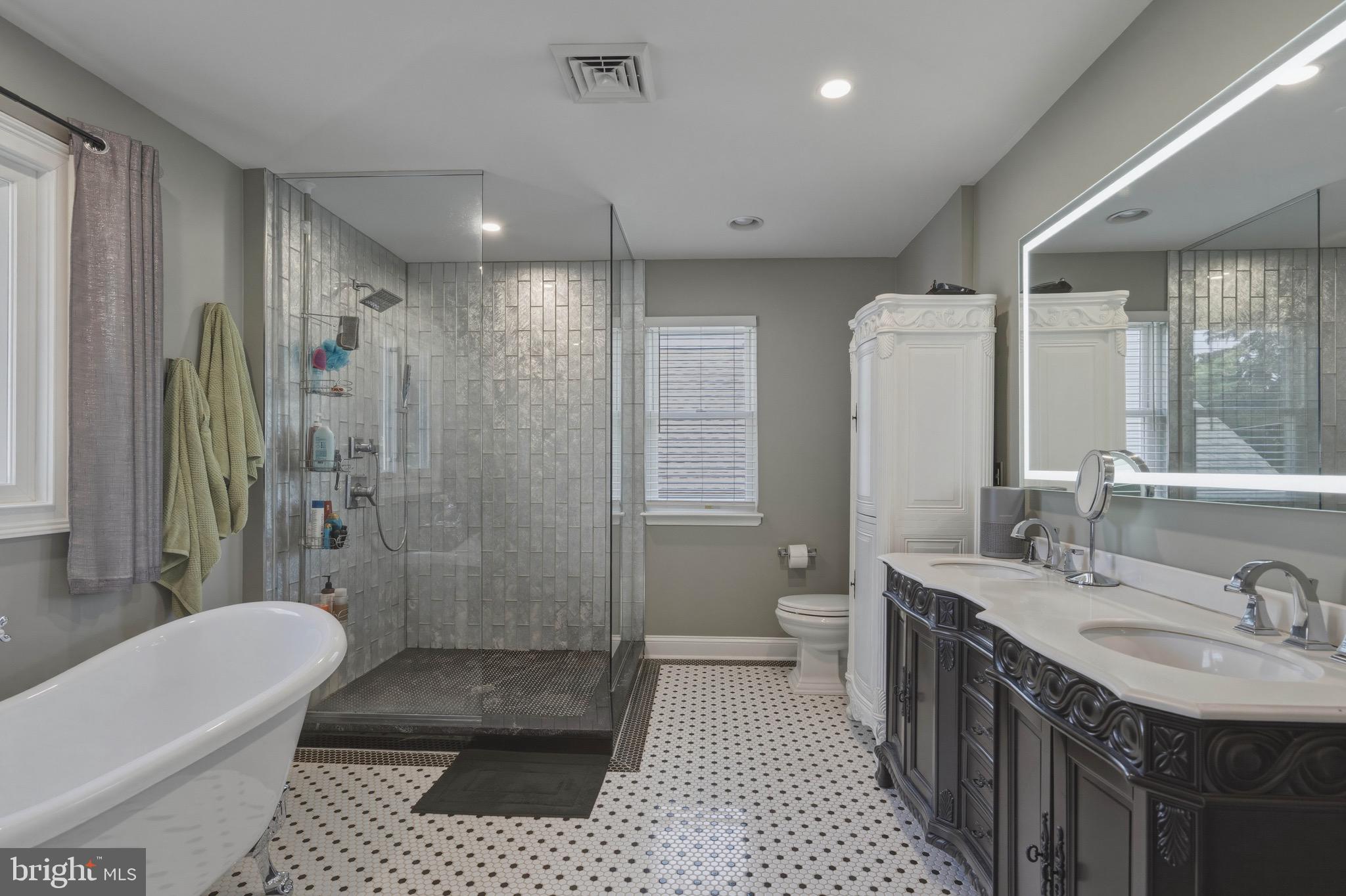 13494 Proctor Road Philadelphia, PA 19116 - Photo 29 of 59 Main bathroom