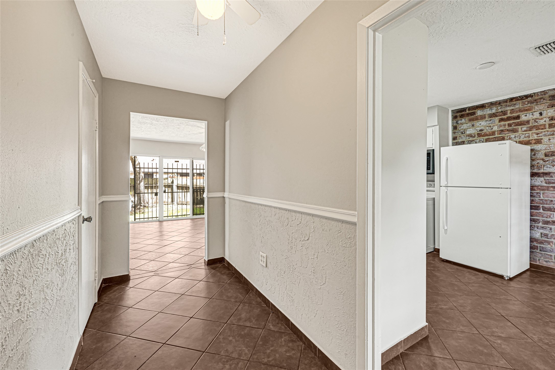7064 Jetty Lane Houston, TX 77072 - Photo 4 of 30 Gallery Image 4