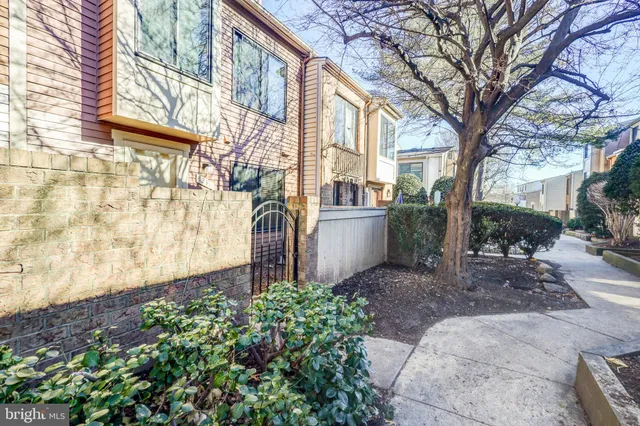 $2,300 | 21 Docena Court, Gaithersburg, MD 20886