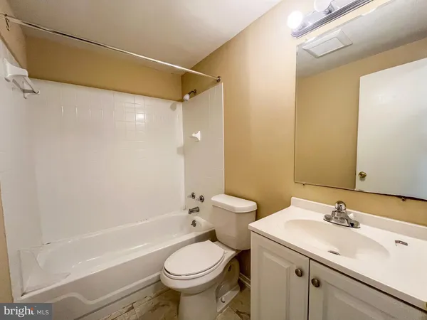 $1,200 | 21 Docena Court, Gaithersburg, MD 20886
