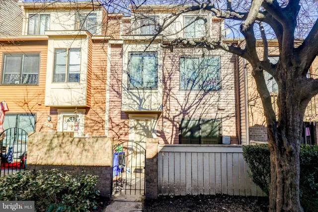 $2,300 | 21 Docena Court, Gaithersburg, MD 20886