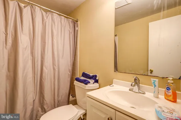 $1,200 | 21 Docena Court, Gaithersburg, MD 20886