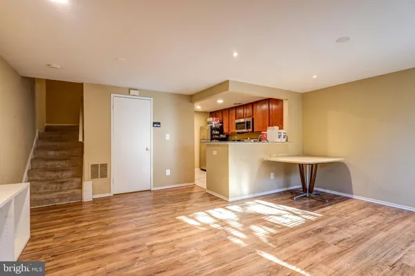 $1,200 | 21 Docena Court, Gaithersburg, MD 20886