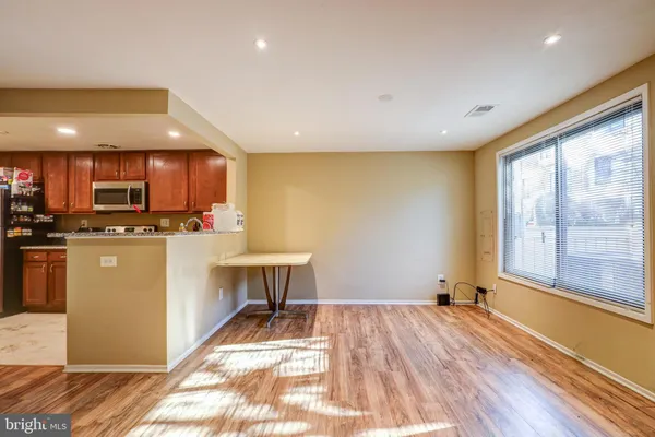 $1,200 | 21 Docena Court, Gaithersburg, MD 20886