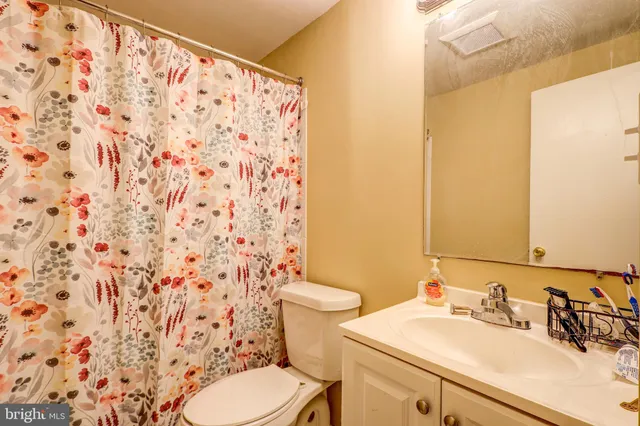 $2,300 | 21 Docena Court, Gaithersburg, MD 20886