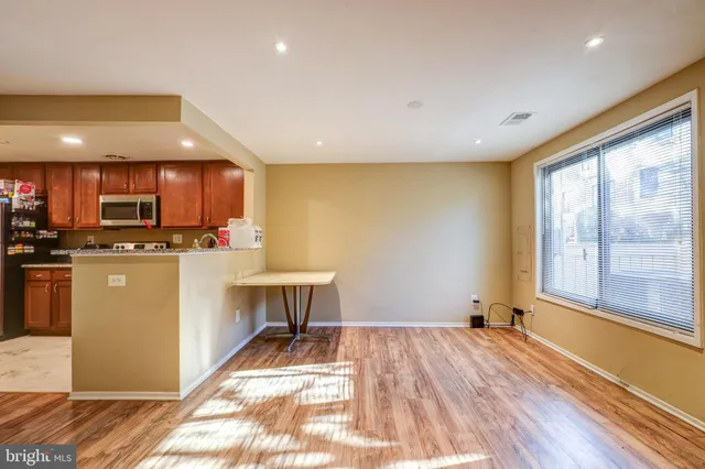 $2,300 | 21 Docena Court, Gaithersburg, MD 20886