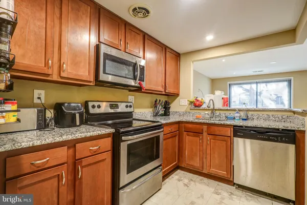 $1,200 | 21 Docena Court, Gaithersburg, MD 20886