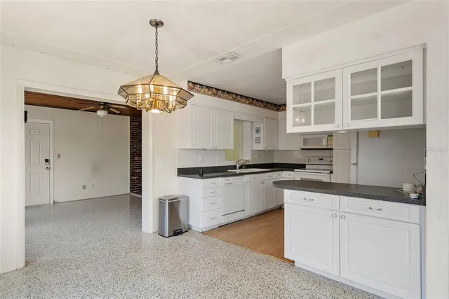 $2,600 | 6132 7th Avenue South, Gulfport, FL 33707