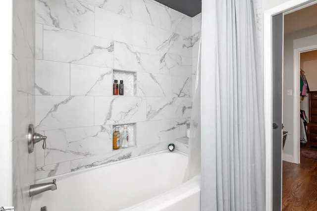 $444,500 | 254 Hollis Drive, Spartanburg, SC 29307