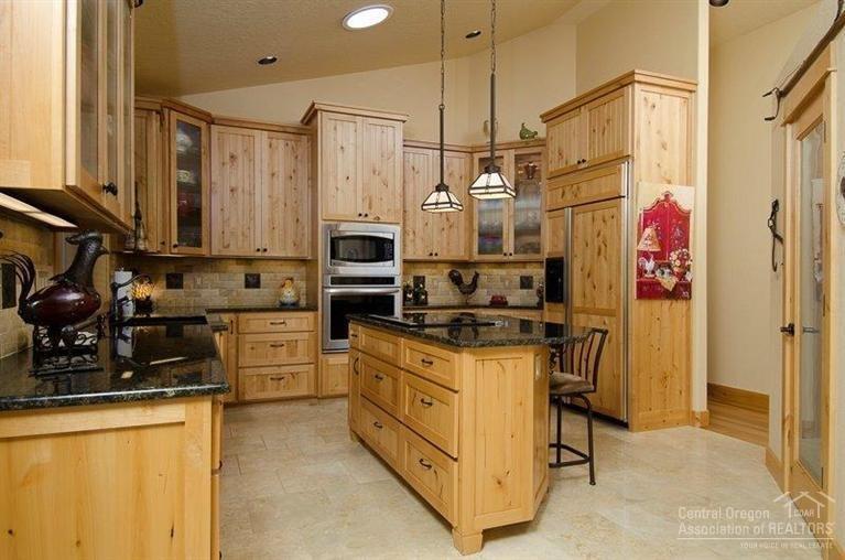 61261 Ladera Road Bend, OR 97702 - Photo 9 of 24 Granite counter tops and breakfast bar.