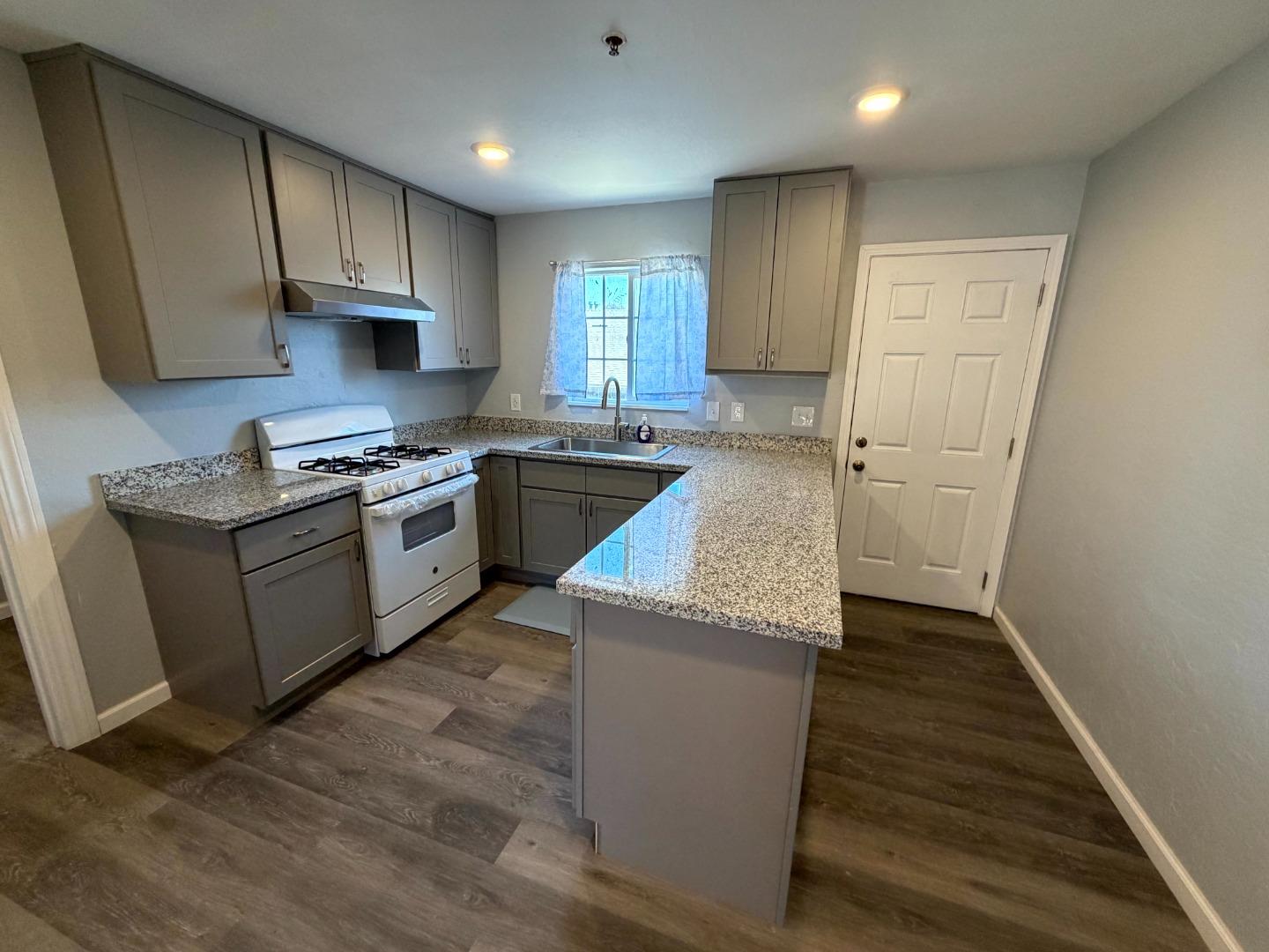 890 Rider Avenue, Unit E Salinas, CA 93905 - Photo 14 of 18
