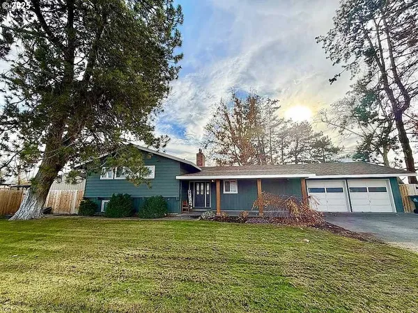 $445,000 | 825 West Ridgeway Avenue, Hermiston, OR 97838