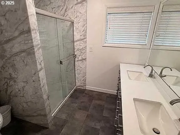 $469,900 | 825 West Ridgeway Avenue, Hermiston, OR 97838