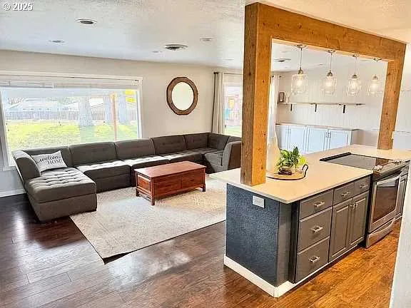 $469,900 | 825 West Ridgeway Avenue, Hermiston, OR 97838