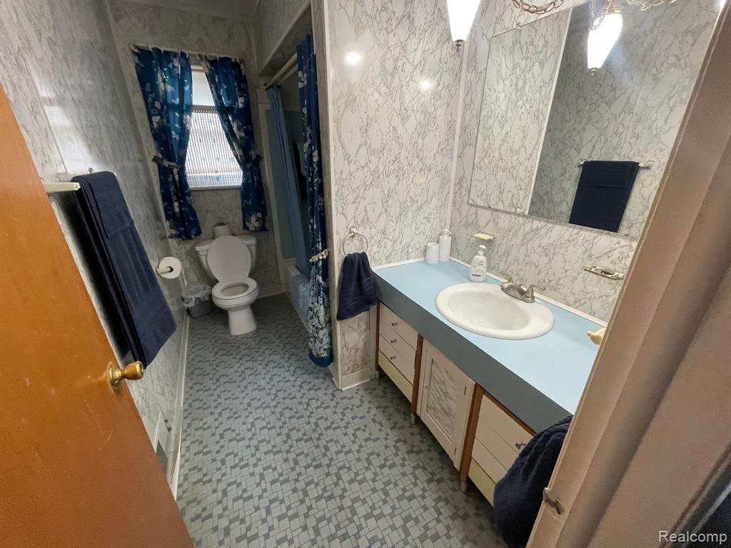 14144 Martin Road Warren, MI 48088 - Photo 10 of 17