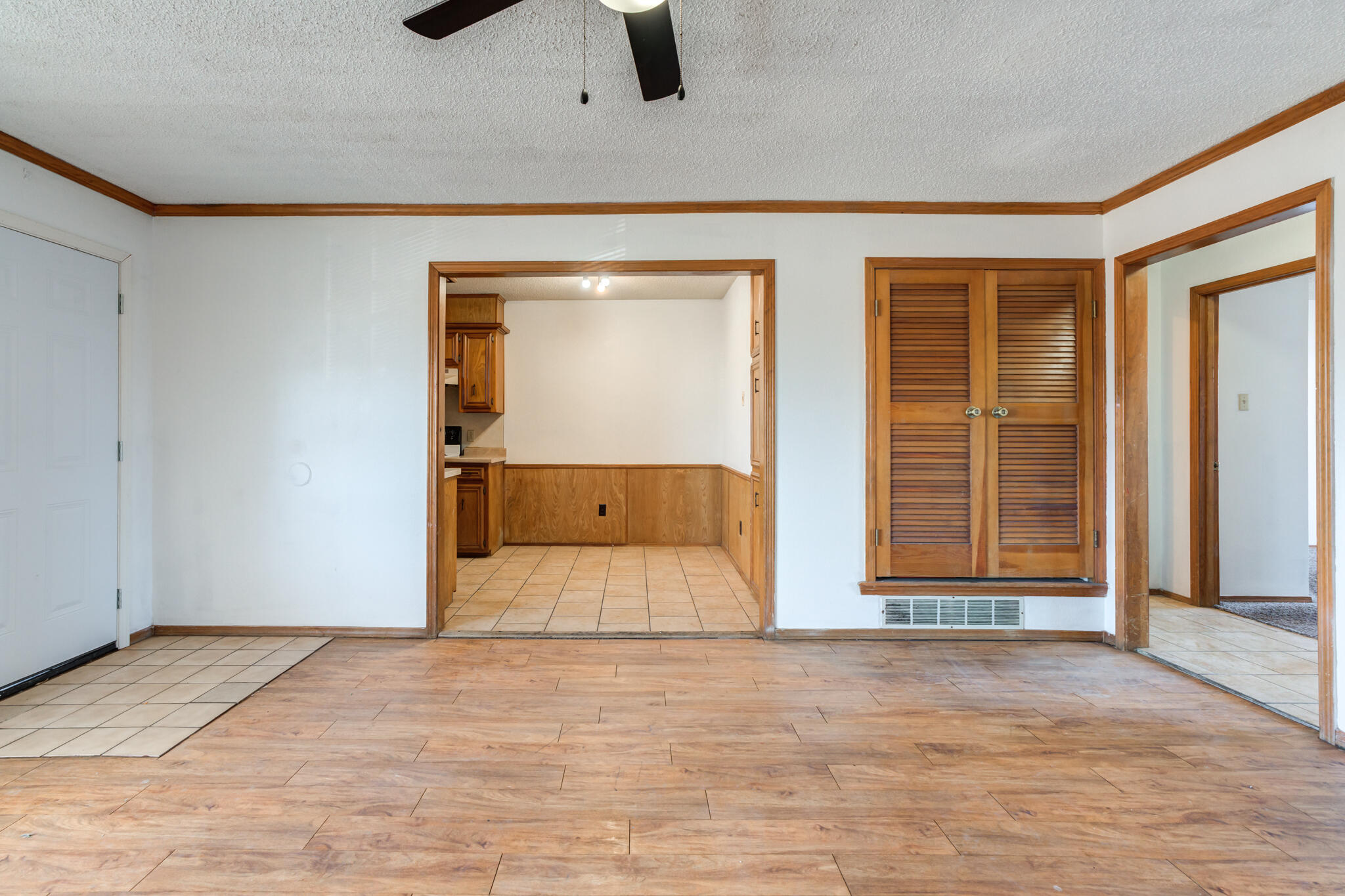 7405 Waco Avenue Lubbock, TX 79423 - Photo 12 of 29 a view of empty room with a ceiling fan