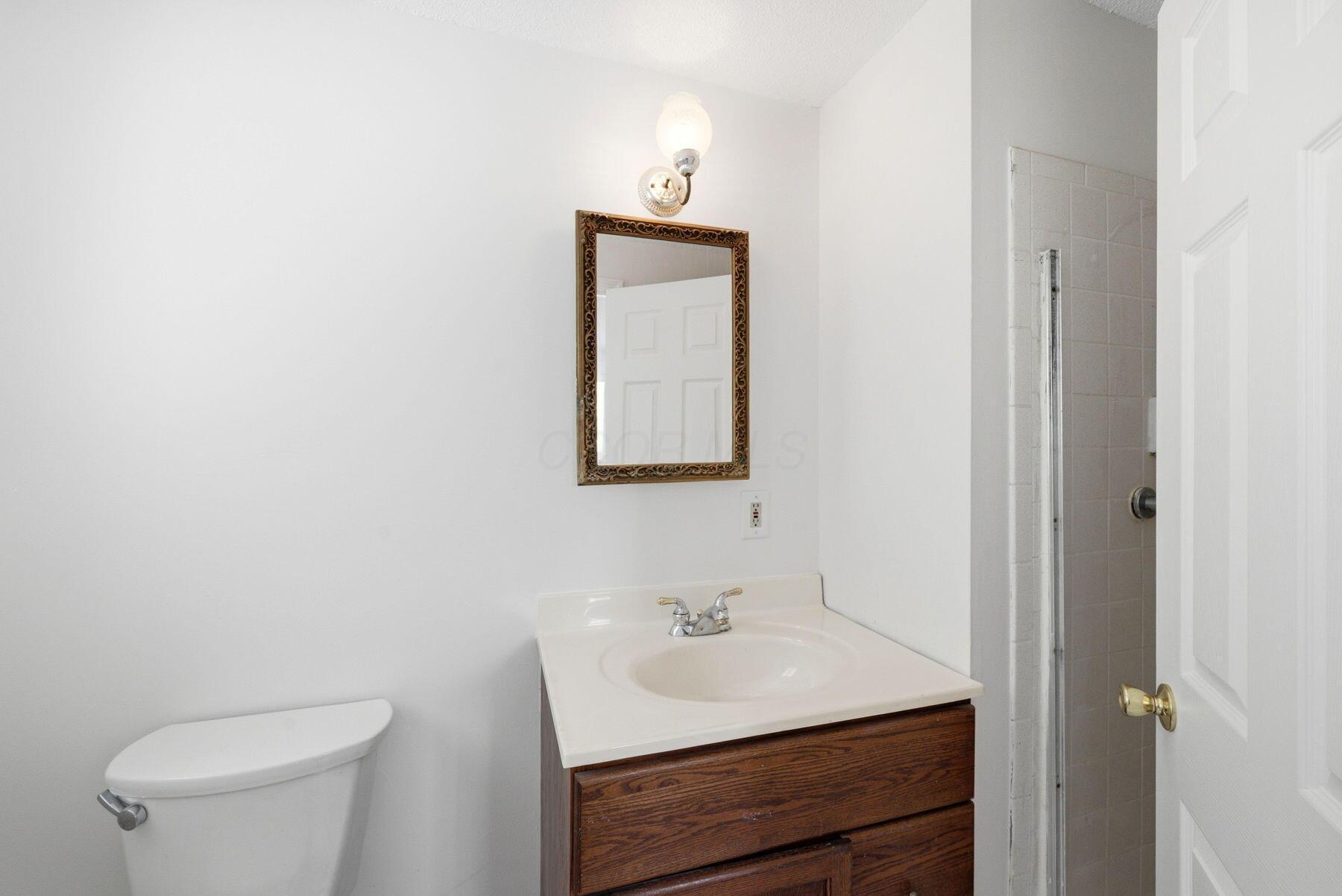 180 Landover Road Columbus, OH 43230 - Photo 41 of 60 Bathroom #2