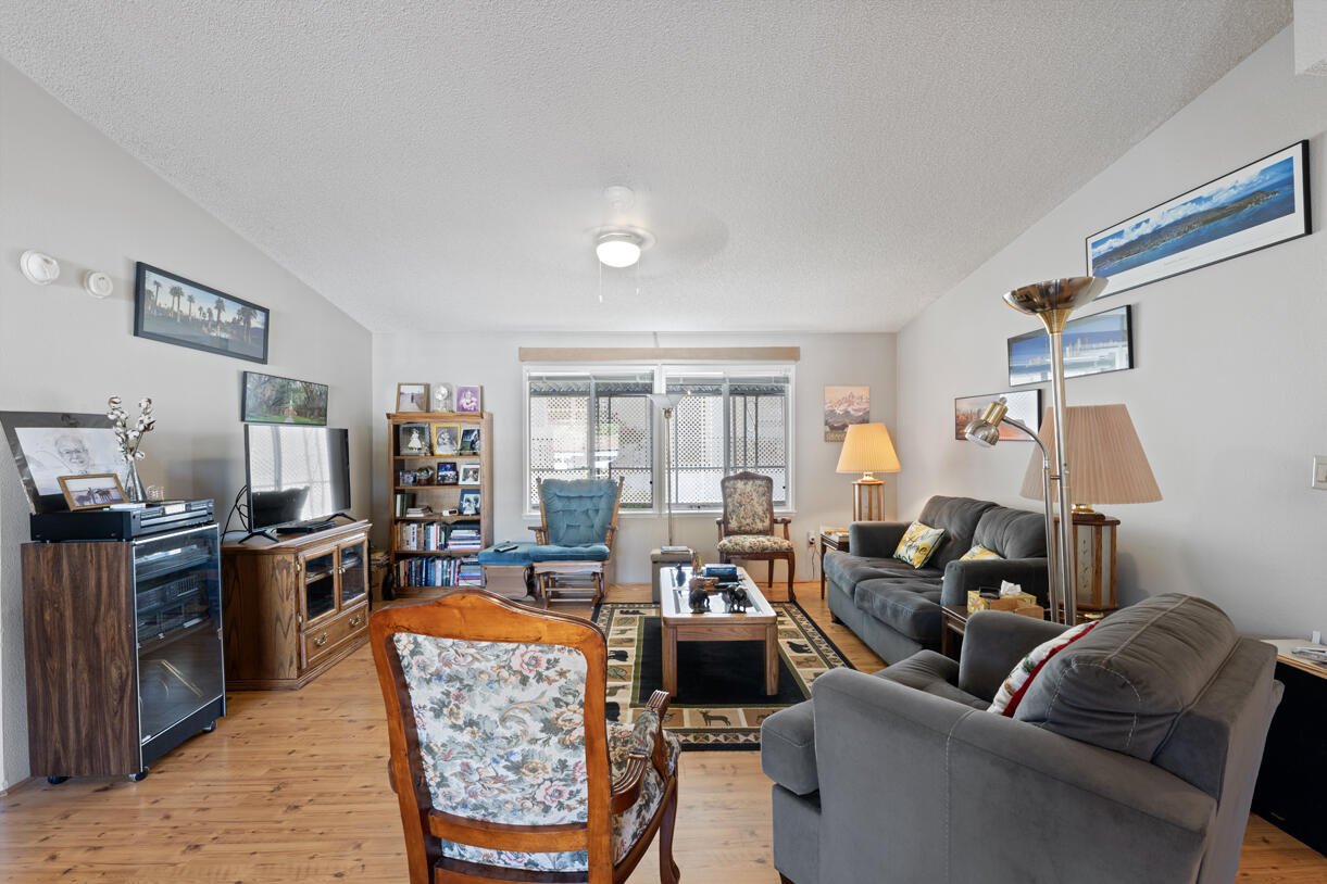 3955 South Stage Road, Unit 61 Medford, OR 97501 - Photo 8 of 20 Living Room 2