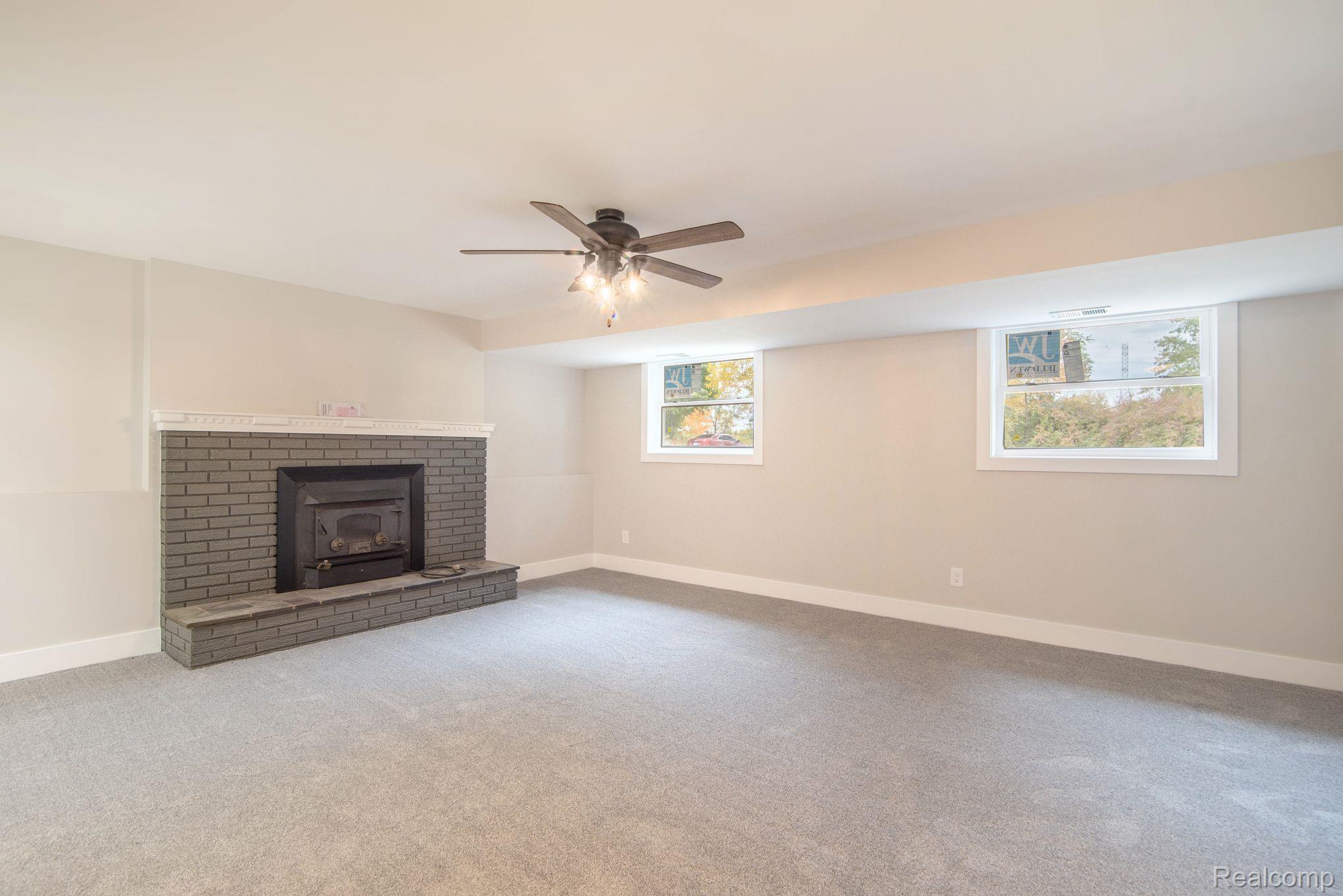 6126 Washburn Road Goodrich, MI 48438 - Photo 15 of 26 Sunken family room