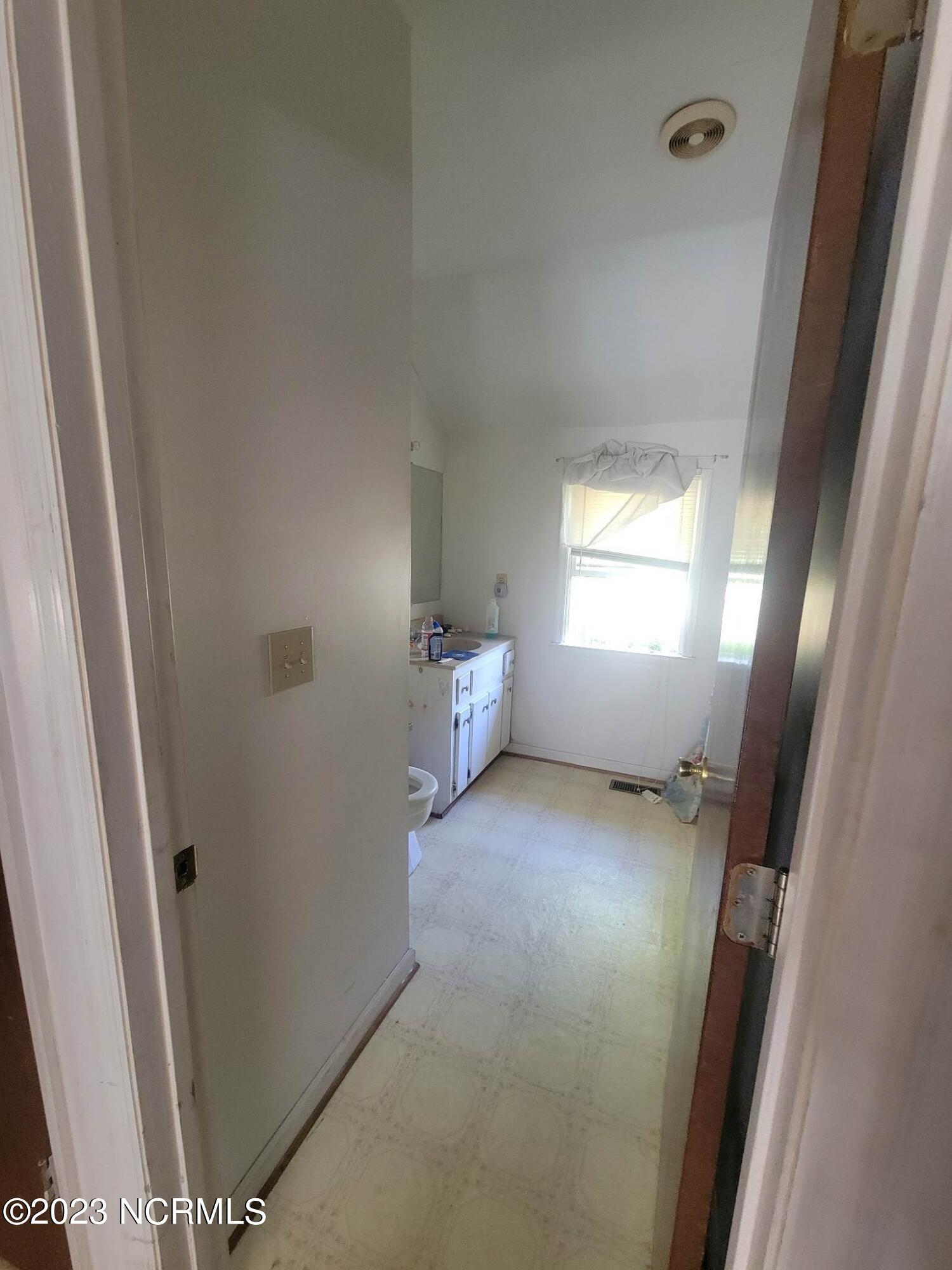 537 North Brown Road Beulaville, NC 28518 - Photo 17 of 26 341137882_1281075749182587_2759130479621
