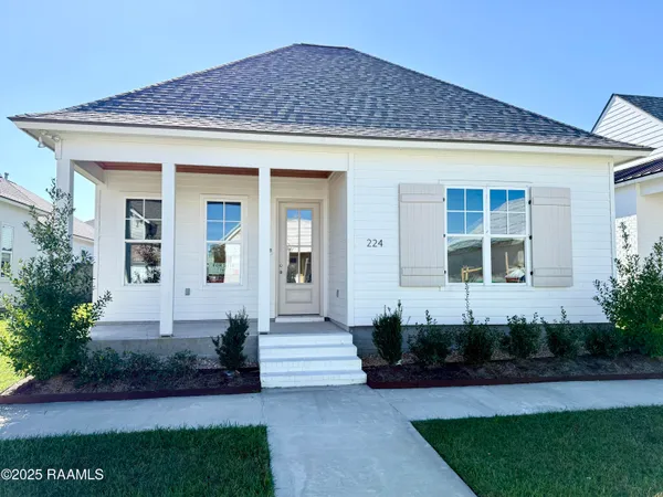 $324,900 | 224 Trail Pointe Drive, Scott, LA 70583