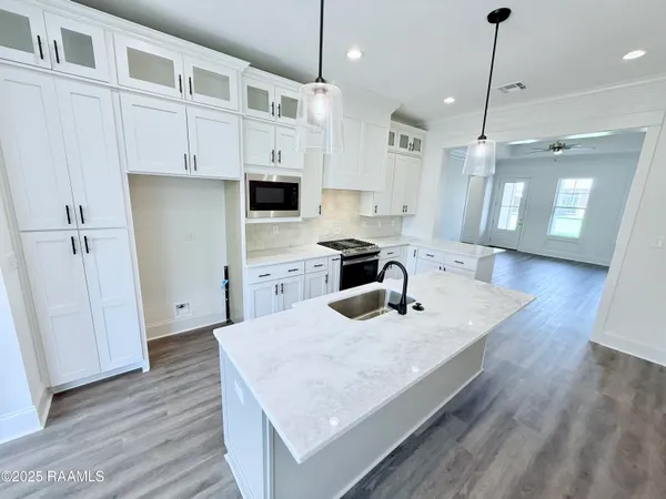 $324,800 | 224 Trail Pointe Drive, Scott, LA 70583