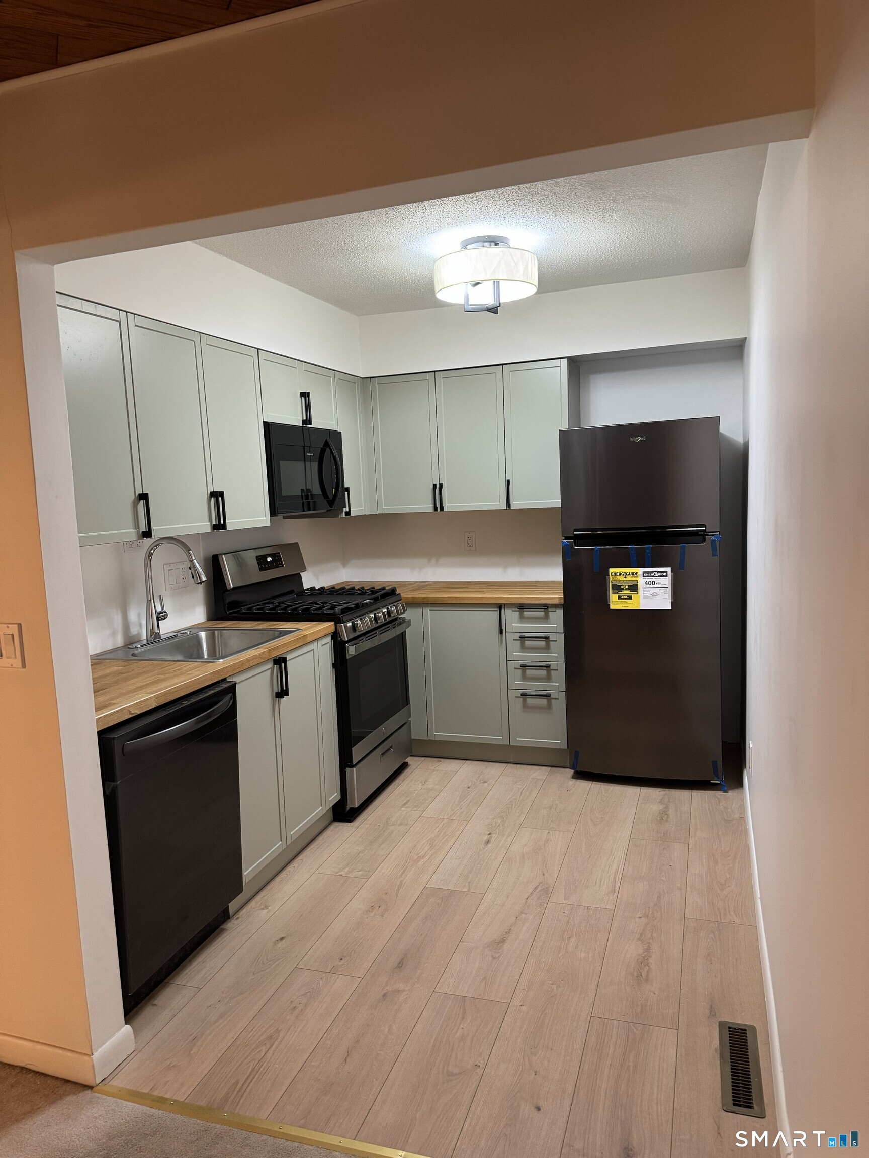 449 Thoreau Road, Unit 449 Branford, CT 06405 - Photo 1 of 7