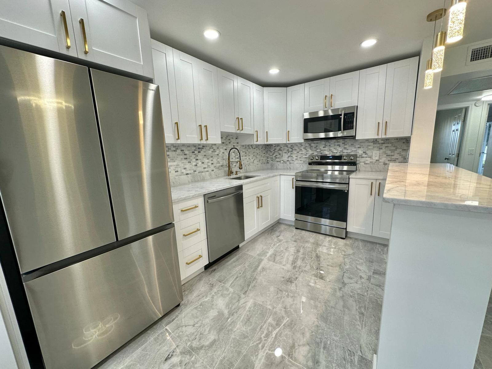 1018 Cornwall East, Unit 1018 Boca Raton, FL 33434 - Photo 9 of 32 Photo 9