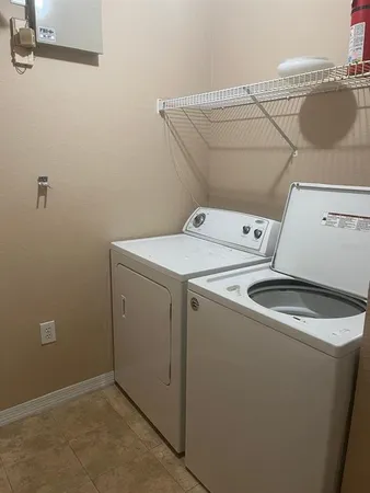 $1,525 | 5475 Vineland Road, Unit 8212, Orlando, FL 32811
