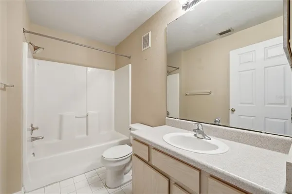 $1,525 | 5475 Vineland Road, Unit 8212, Orlando, FL 32811
