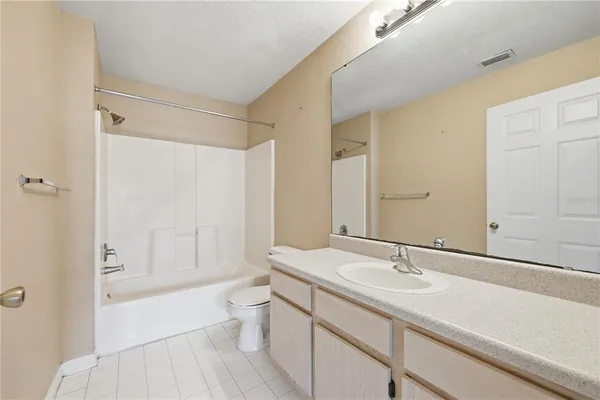 $1,525 | 5475 Vineland Road, Unit 8212, Orlando, FL 32811