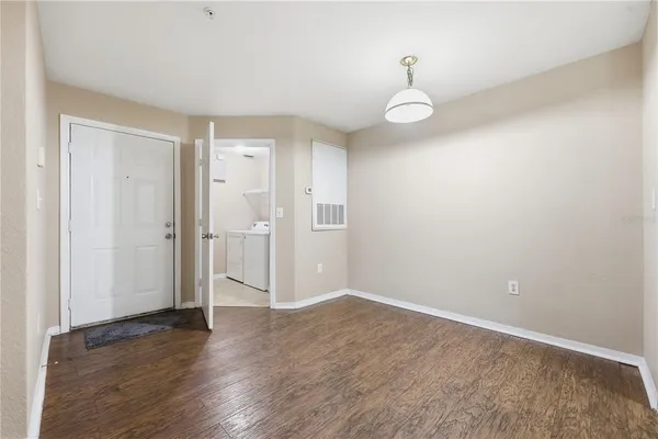 $1,525 | 5475 Vineland Road, Unit 8212, Orlando, FL 32811