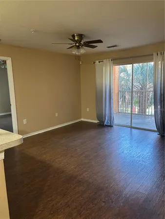 $1,525 | 5475 Vineland Road, Unit 8212, Orlando, FL 32811